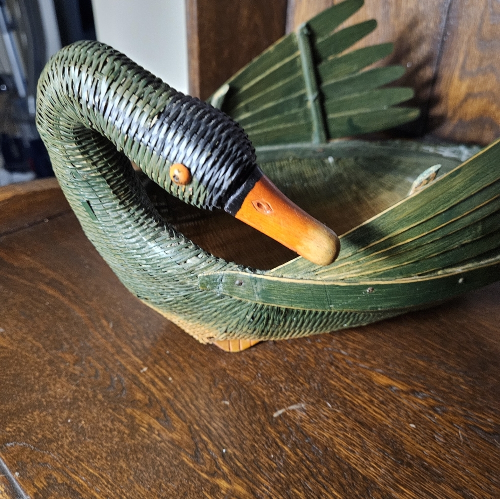 Vintage Canadian Duck Green and Orange Shaped Basket . - Picture 4 of 12